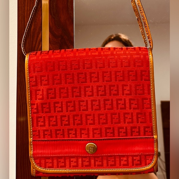 VINTAGE FENDI RED CLUTCH/CROSSBODY - Picture 1 of 6